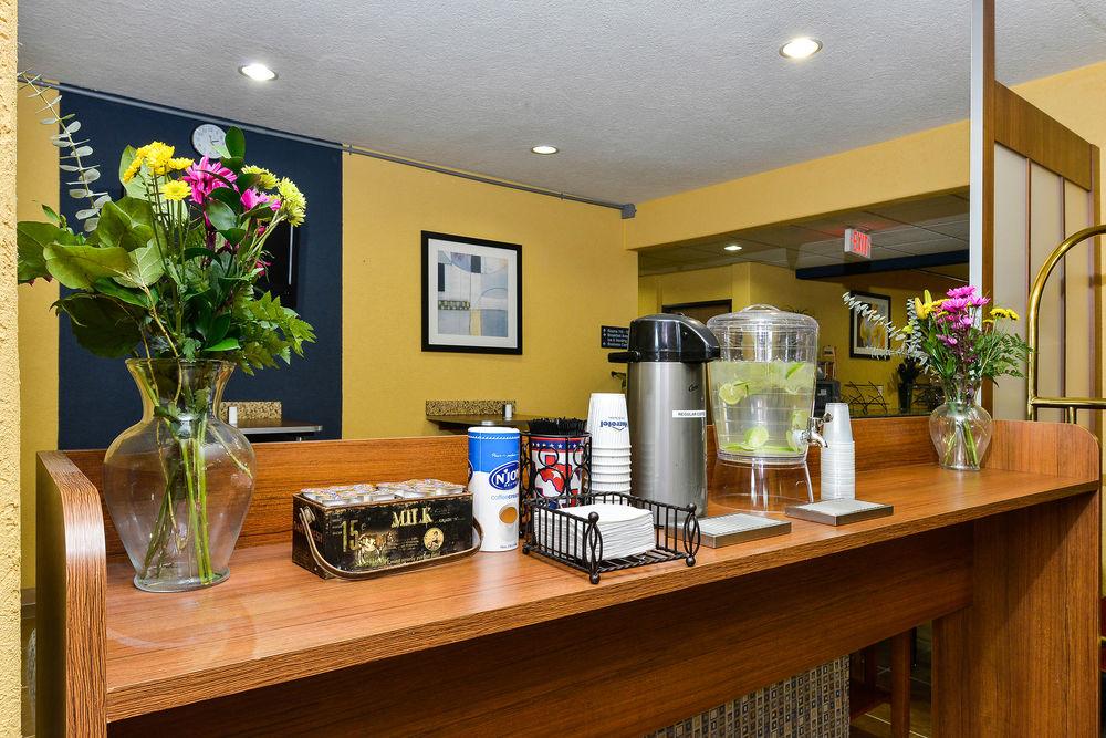 Microtel Inn & Suites By Wyndham New Braunfels I-35 Екстериор снимка