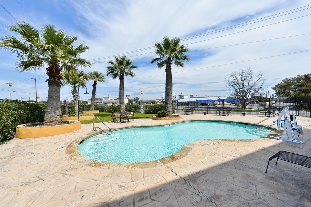 Microtel Inn & Suites By Wyndham New Braunfels I-35 Екстериор снимка