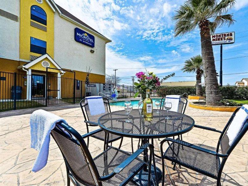 Microtel Inn & Suites By Wyndham New Braunfels I-35 Екстериор снимка