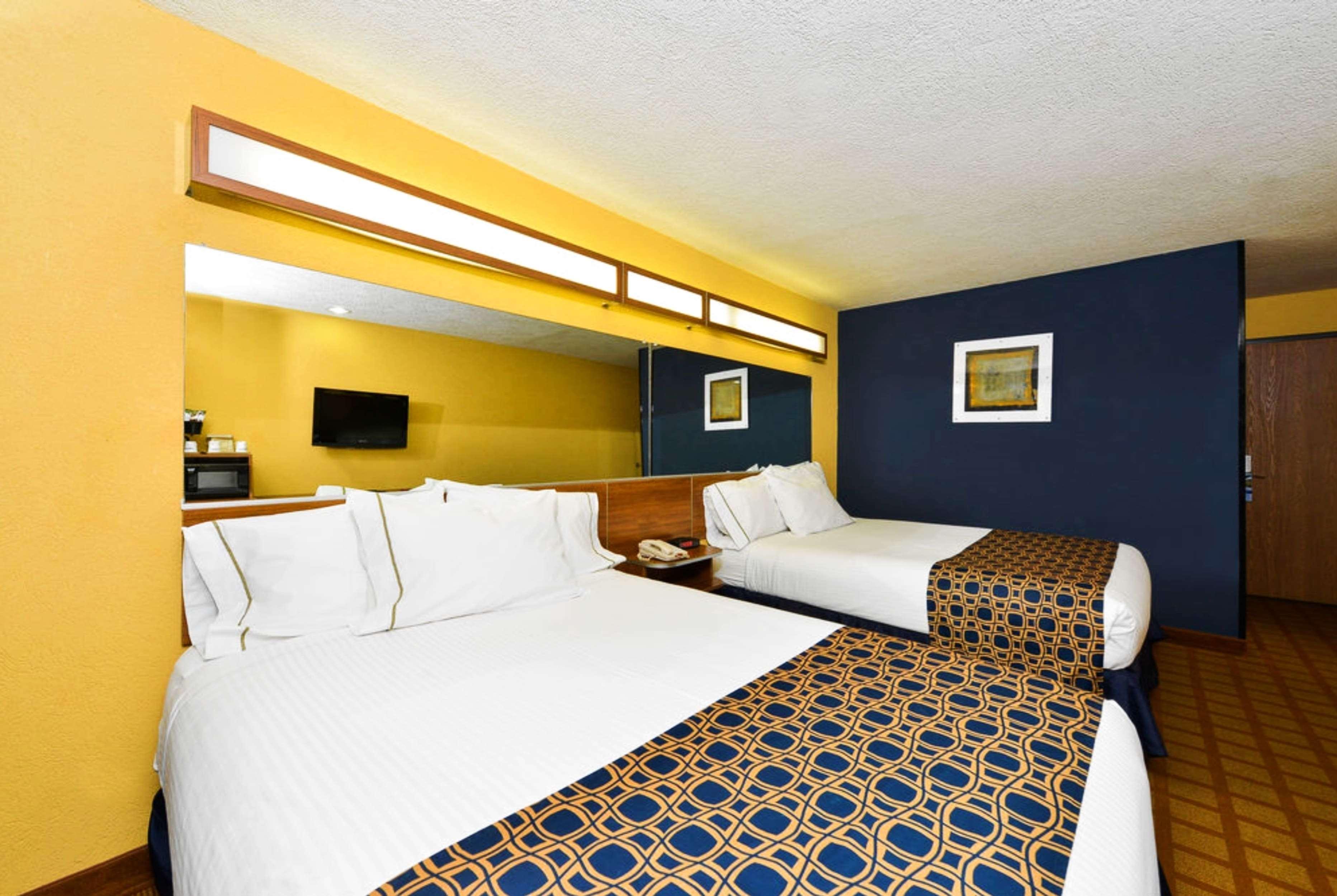 Microtel Inn & Suites By Wyndham New Braunfels I-35 Екстериор снимка