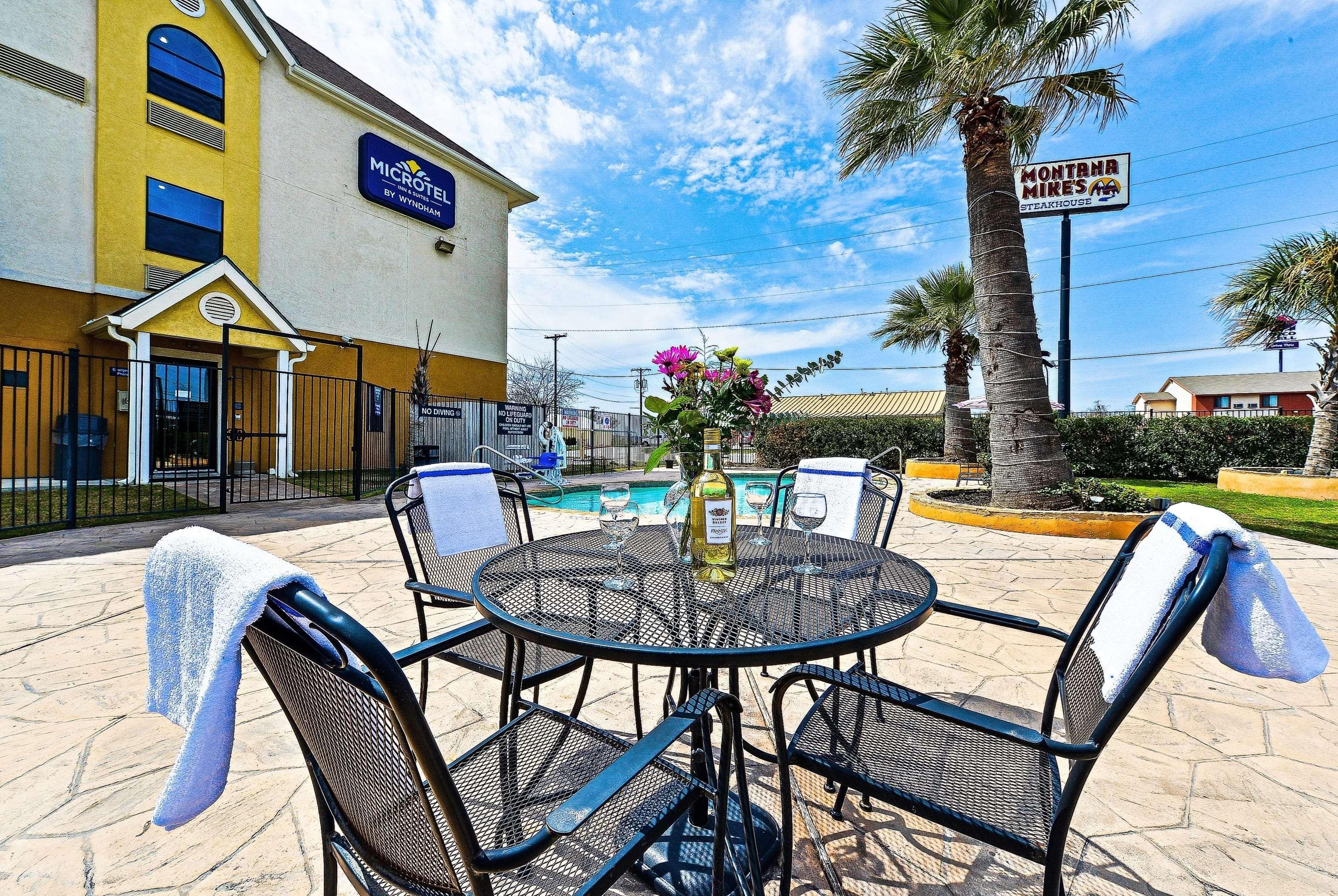 Microtel Inn & Suites By Wyndham New Braunfels I-35 Екстериор снимка