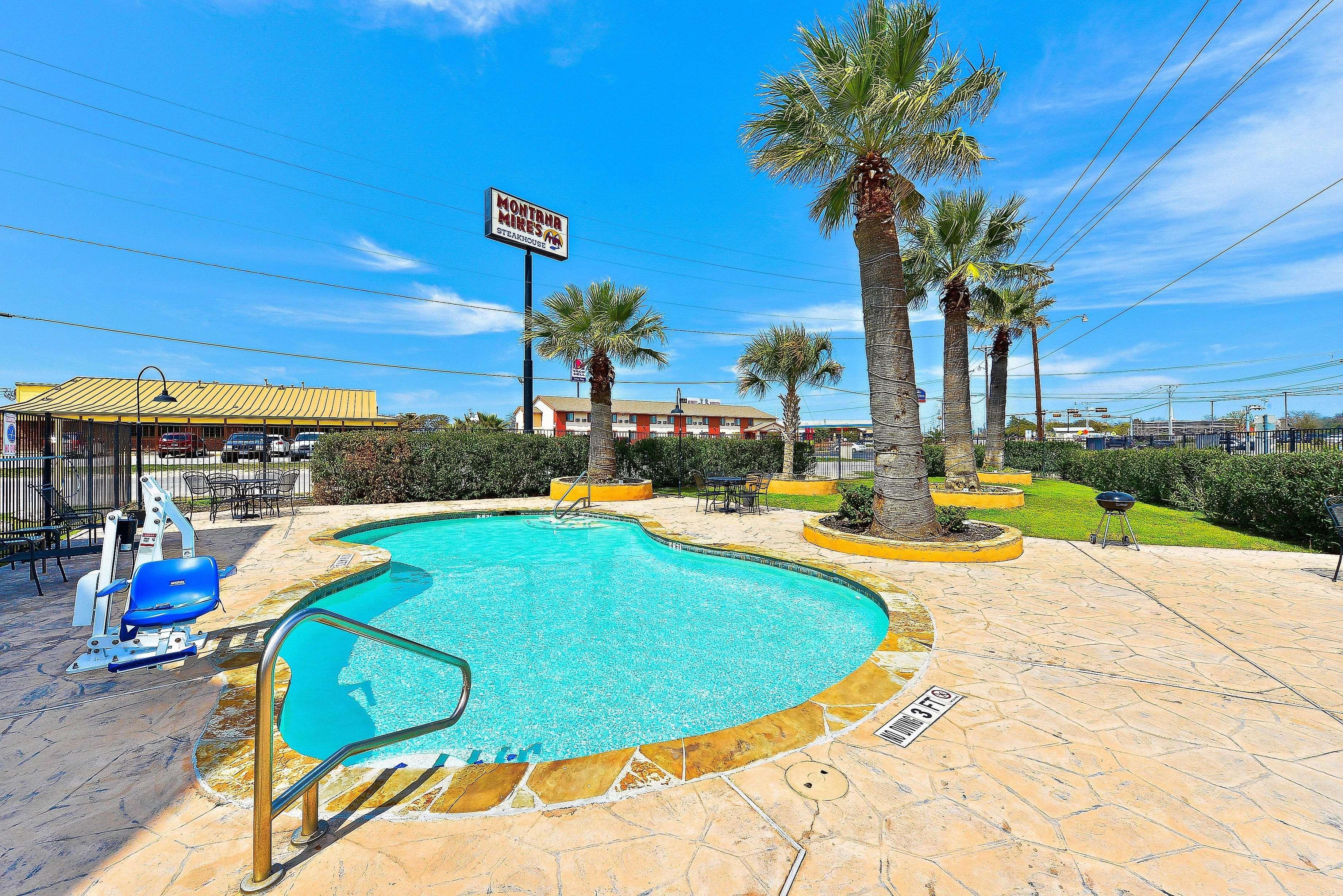 Microtel Inn & Suites By Wyndham New Braunfels I-35 Екстериор снимка