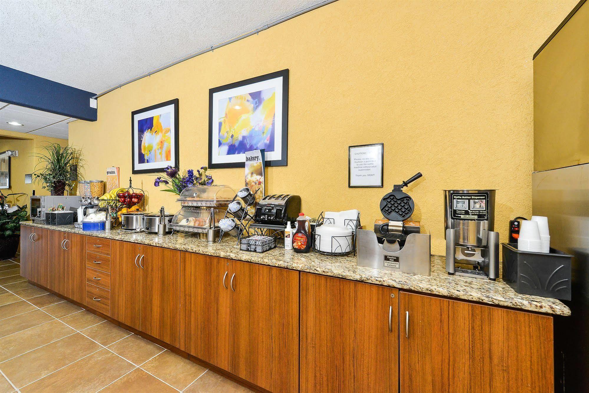 Microtel Inn & Suites By Wyndham New Braunfels I-35 Екстериор снимка
