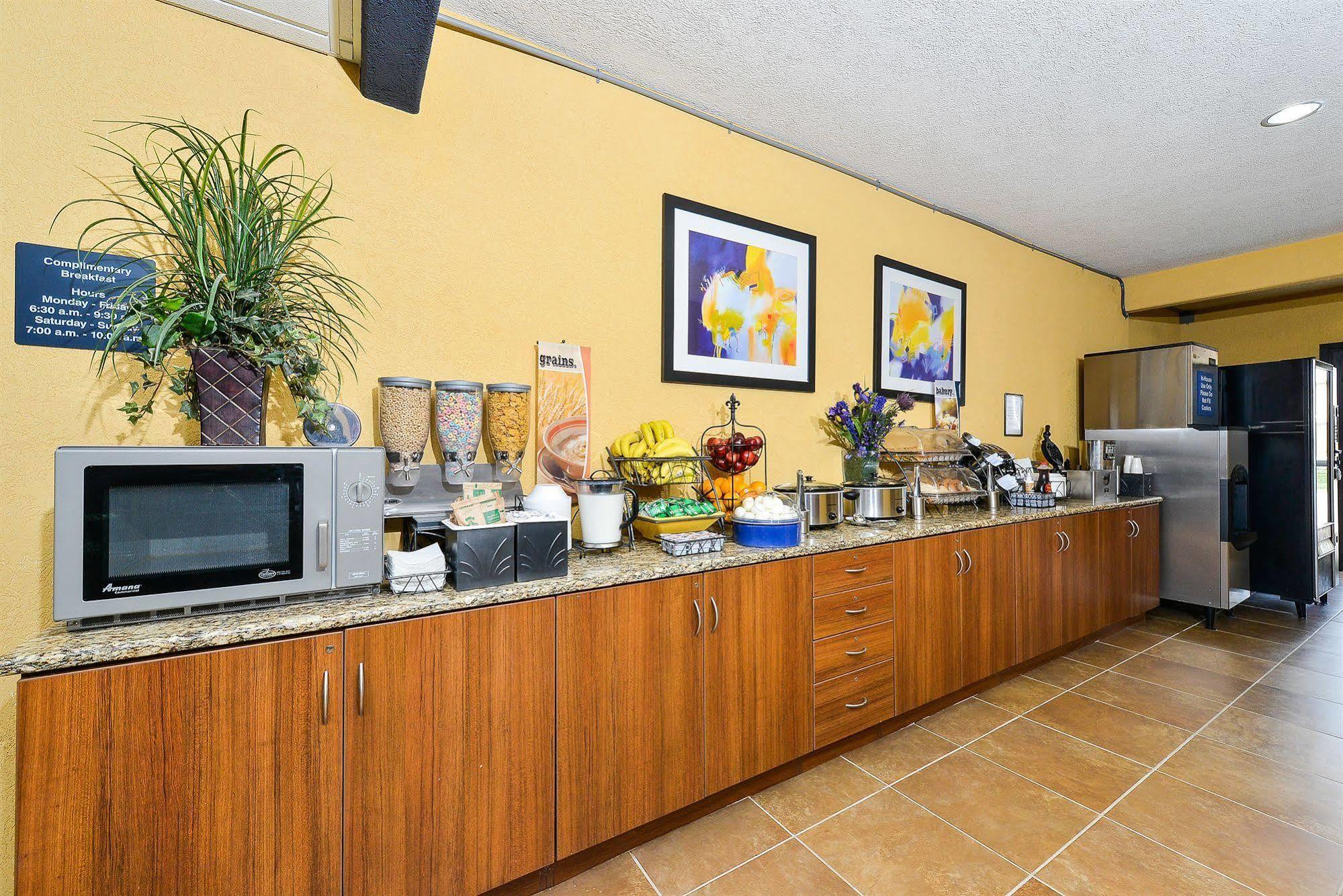 Microtel Inn & Suites By Wyndham New Braunfels I-35 Екстериор снимка