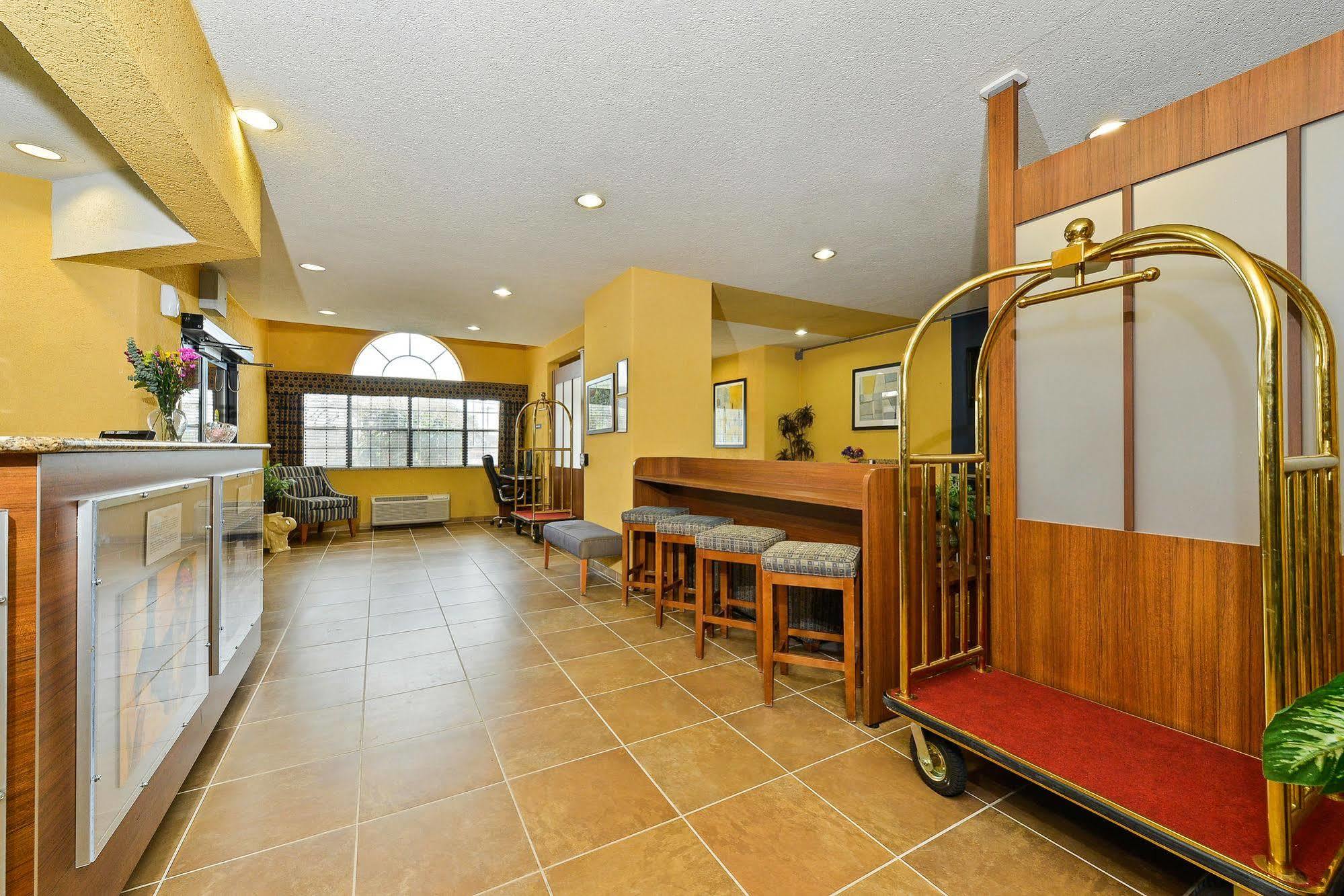 Microtel Inn & Suites By Wyndham New Braunfels I-35 Екстериор снимка